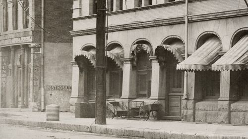 dmn-bldg_c1900_degolyer-2