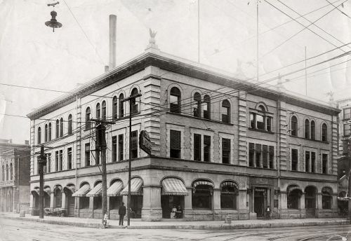 dmn-bldg_c1900_degolyer_smu