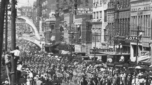 parade-day_1909_det3