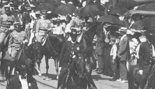 parade-day_1909_det5