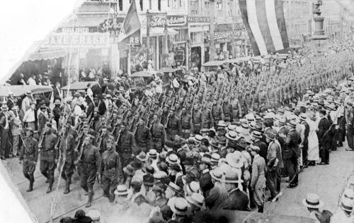 wwi_returning-troops-parade_1919_portal
