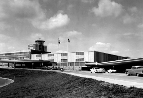 love-field_terminal_1957