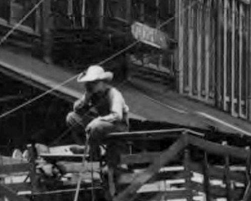 elm-st_everyday-life_UCR-det