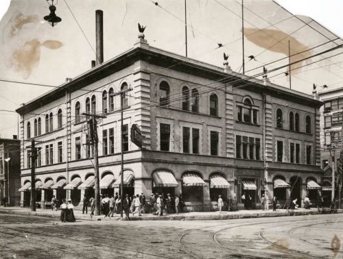 dmn-bldg-c1900-degolyer_smu