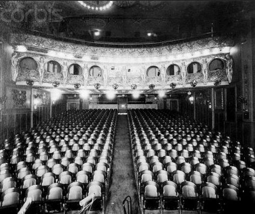 queen-theater-1939-CORBIS