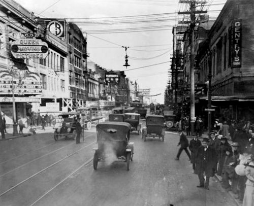 queen_cinema-treasures