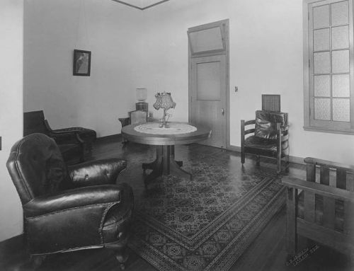 st-pauls_waiting-room_1910_utsw