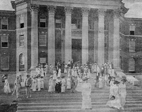 smu_visitors-before-opening_091115