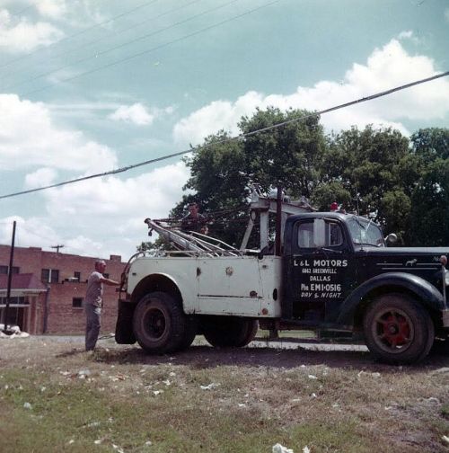 loveless-station_towtruck_1964