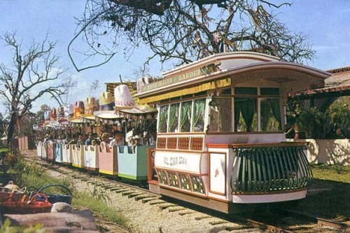 six-flags_mexican-section-fiesta-train_collier