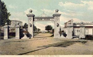 fair-park-entrance_1910_flickr_coltera