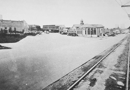 lakewood-shopping-ctr_streetcar-tracks_ca1938_reminiscences