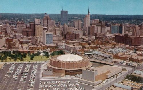 dallas-convention-center_flickr_coltera