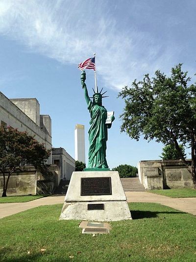 statue-of-liberty_fair-park_roaming-itinerant-blog
