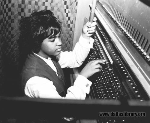 voting-instructions-for-youth_marion-butts_dpl_1965