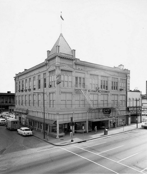 whittle-music_elm-and-murphy_flickr_red-oak-kid