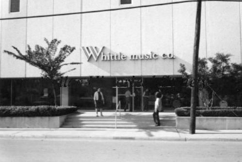 whittles_sign-exterior_oak-lawn_dhs