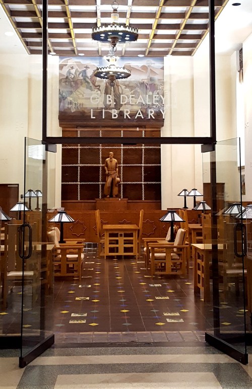 hall-of-state_dealey-library_entrance_042517