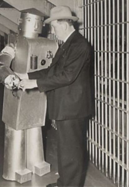 smoot-schmid_robot_jail_rr-auction_june-2017