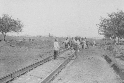 munger-place-bk_ca-1905_degolyer-lib_SMU_street-railway-construction