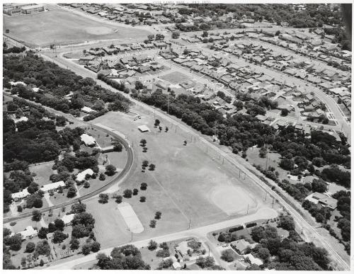 casa-linda_aerial_baseball-diamond_squire-haskins_july-1970_dallas-municipal-archives_portal