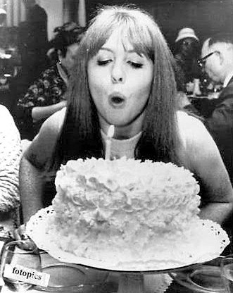 asher-jane_zodiac-room_040567