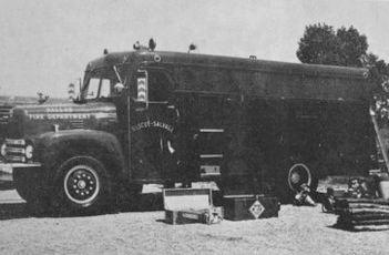 dallas-fire-fighter-magazine_oct-1966_ebay_heavy-duty-rescue-salvage-unit