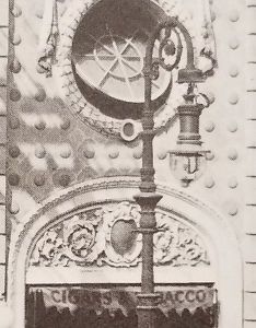 elm-st-ornamental-street-light_elm-akard_queen-theatre_ca-1914