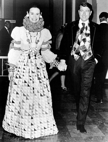 gloria-vanderbilt_wyatt-cooper_wikipedia_ebay-photo_101170