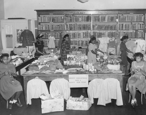 booker-t-wash_xmas-red-cross