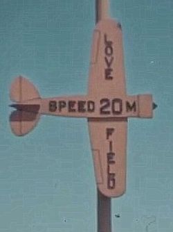 love-field_sign_periscope_cropped