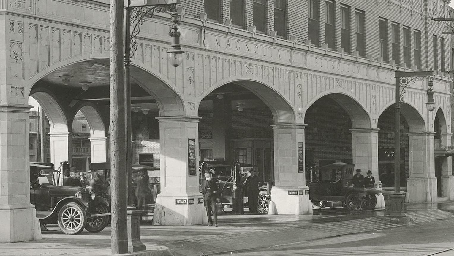 magnolia-gas-station_atlantic-terra-cotta-co-coll_UT_frank-rogers_det-6