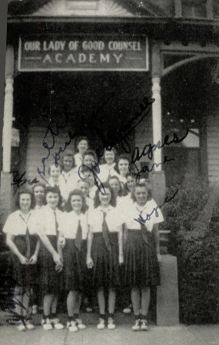 olgc_1942-yrbk_girls_sign