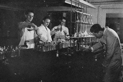 southwestern-medical-college_1944 yrbk_students_test-tubes
