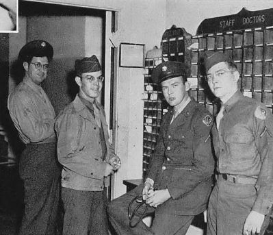 southwestern-medical-college_1944 yrbk_students_upperclassroom_waiting-for-ward-rounds