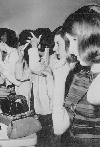 girls-mirror_HPHS-yrbk_1964