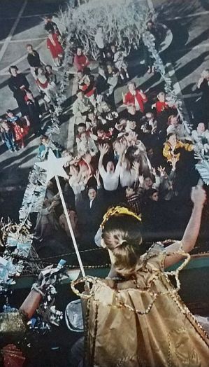 xmas-in-dallas_look-mag_dec-24-1957_oak-cliff-shopping-ctr