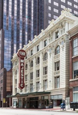 majestic-theatre_LOC_carol-highsmith_2014