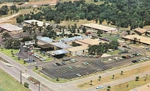 inn-of-the-six-flags_postcard_ebay