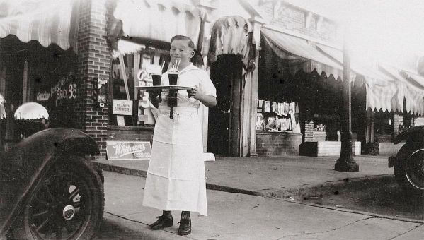 gaston-carroll-pharmacy_1929_joe-windrow_dallasFB_2