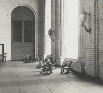 union-station_rocking-chairs_atlantic-terra-cotta-co-coll_UT_frank-rogers_det-1