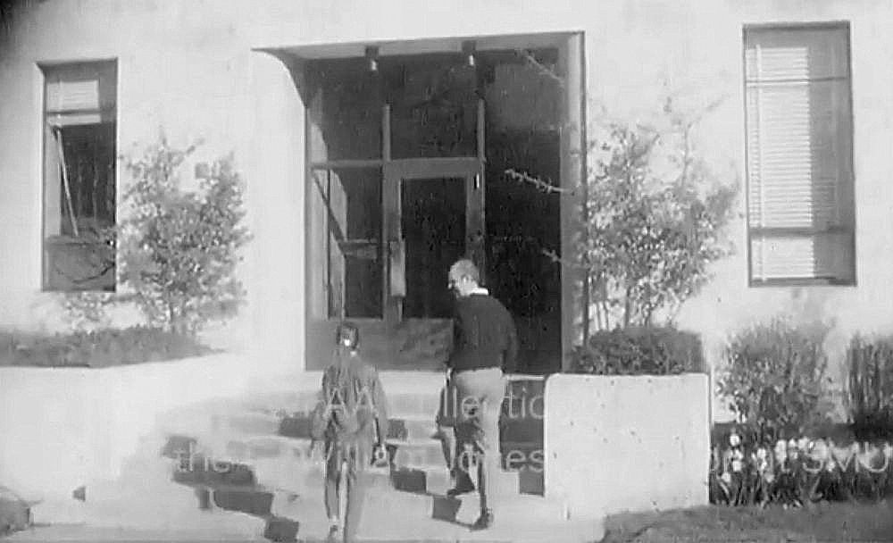 oldenburg-claes_dallas-museum-for-conteporary-arts_april-1962_WFAA_jones-film_SMU_ext