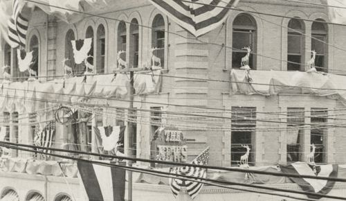 dmn-bldg_decorated-for-elks-convention_1908_cook-collection_SMU_det-3
