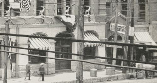dmn-bldg_decorated-for-elks-convention_1908_cook-collection_SMU_det-7