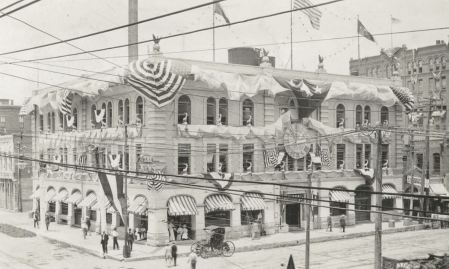 dmn-bldg_decorated-for-elks-convention_1908_cook-collection_SMU_full
