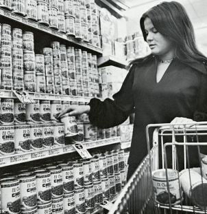 el-chico_shopper_shelves_smithsonian