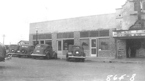 snider-plaza_brown-bks_university-park_varsity-theater_1940