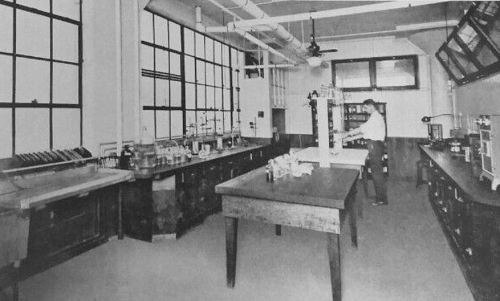 dr-pepper-manual_chemical-laboratory_crop