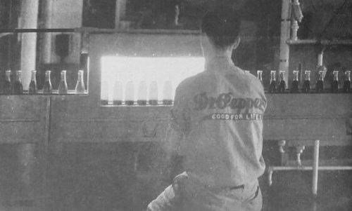 dr-pepper-manual_inspection_candling_crop