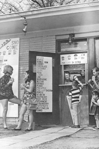 summer_aunt-stelles-sno-cones_sunset-high-school_1967-yrbk